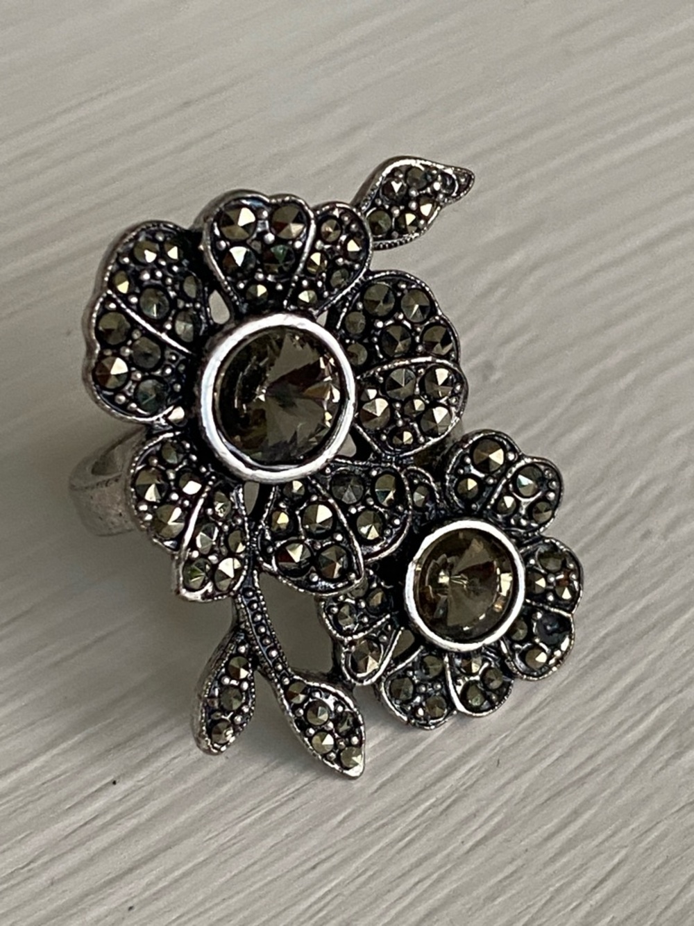 Fossil Black Flower Ring Marcasite Accents Shimmery Festival Concert Spring - Picture 11 of 16